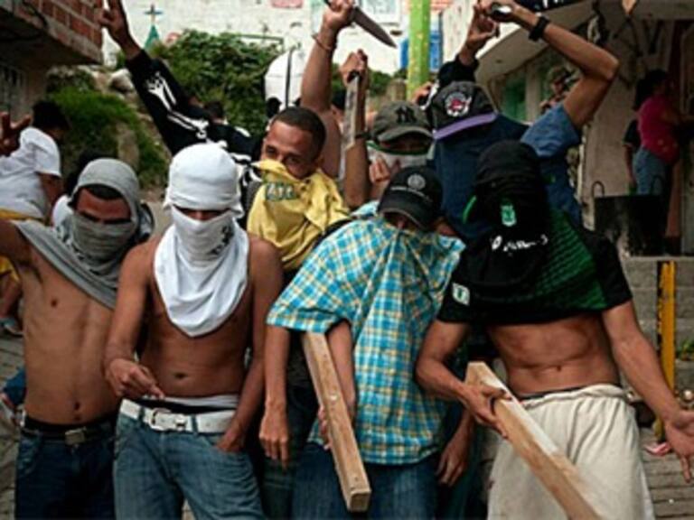 Firman pandilleros de Medellín manifiesto por la vida