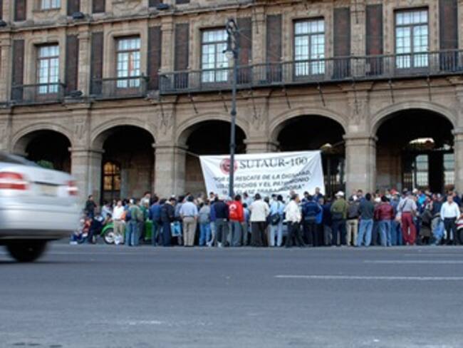 Se concentran manifestantes en el Zócalo capitalino