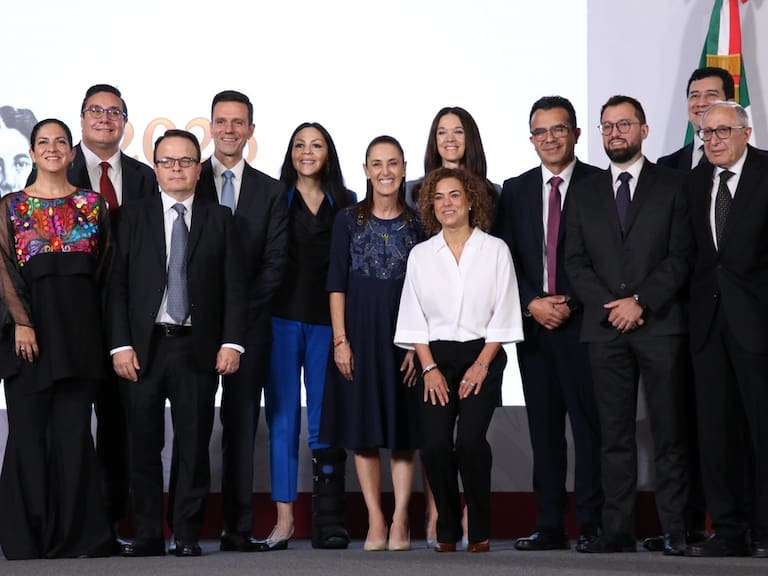 Anuncia la presidenta Sheinbaum inversión farmacéutica que contempla siete proyectos de producción de medicamentos con recursos superiores a 21 mil millones de pesos con enfoque en soberanía sanitaria.