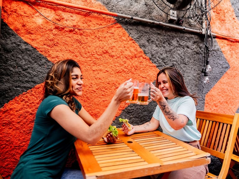 Aumenta el consumo de alcohol entre mujeres de 25 a 45 años, quienes además son las que menos se acercan a pedir ayuda.