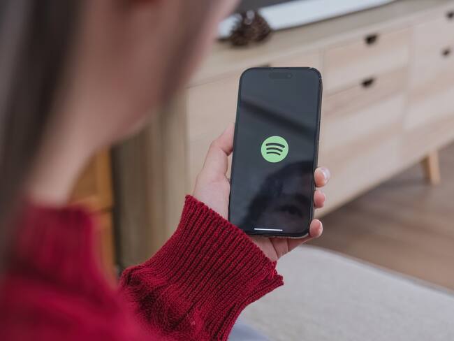 Spotify anuncia a “DJ Livi”: la IA que promete revolucionar la música en streaming