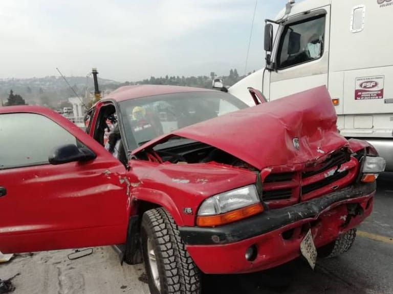 Accidente carretero deja 5 muertos y 21 heridos en Tlaxcala