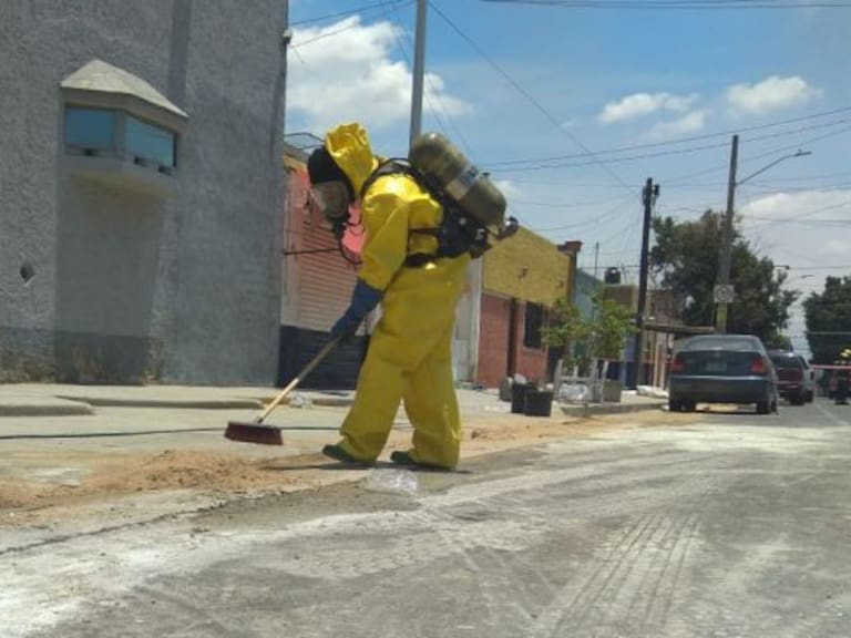 Explota contenedor de peróxido en Guadalajara