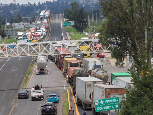 Reabren ejidatarios la Autopista México-Puebla tras mantener bloqueo