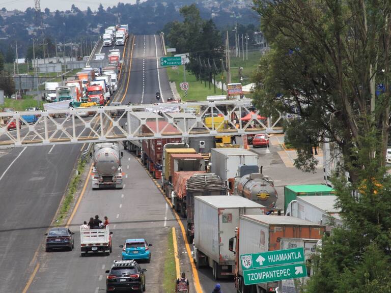 Reabren ejidatarios la Autopista México-Puebla tras mantener bloqueo
