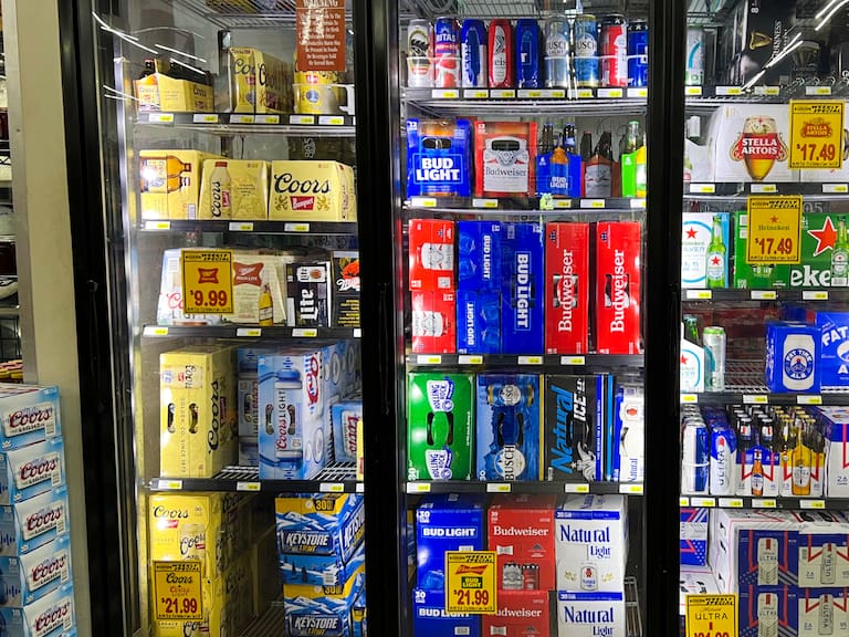 El nuevo esquema de cálculo del IEPS que analizan legisladores podría afectar de forma distinta el precio de las cervezas según su graduación alcohólica.