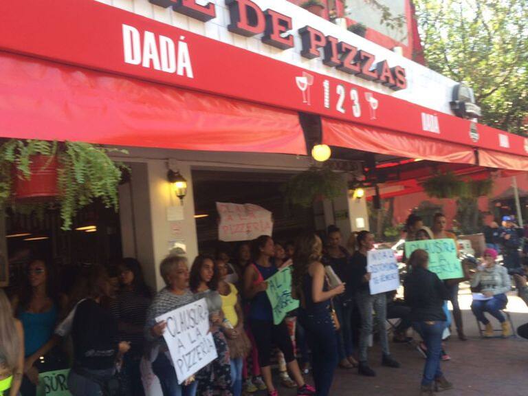 Transexuales denuncian discrminación en una pizzería de la CDMX
