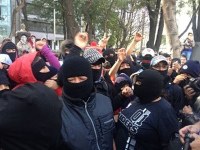 Impide Policía marcha de vagoneros hacia el Zócalo