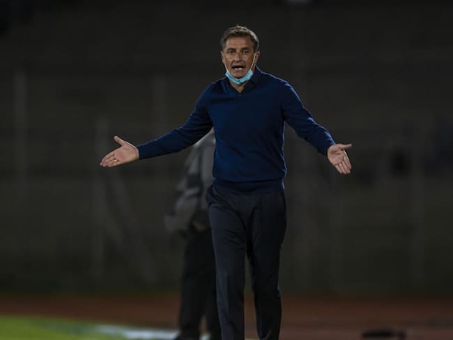Míchel renunció como entrenador de los Pumas