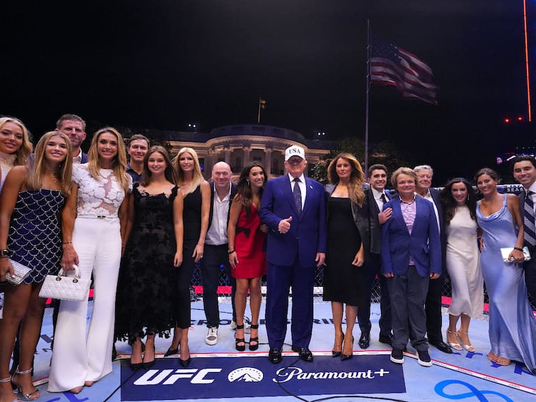 Trump y su familia festejando su cumpleaños número 80 en la Casa Blanca