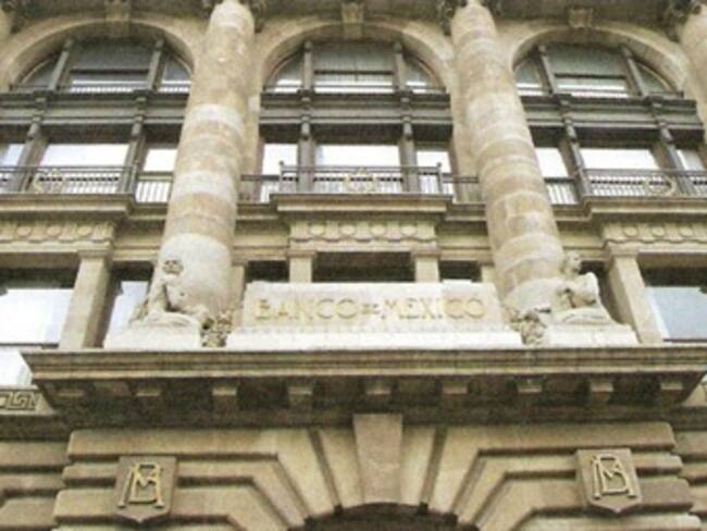 El PIB podría caer hasta 4.8%, estima Banxico