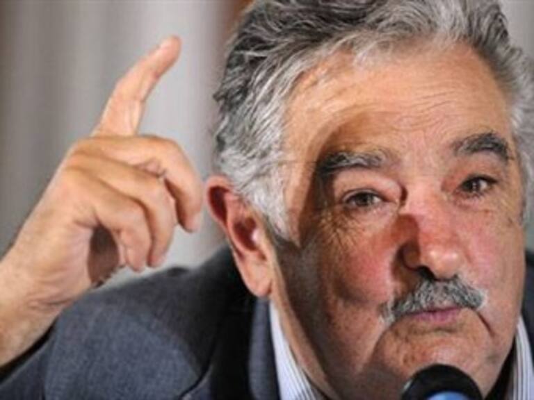 Presidente de Uruguay llega a Ecuador para dialogar con Correa