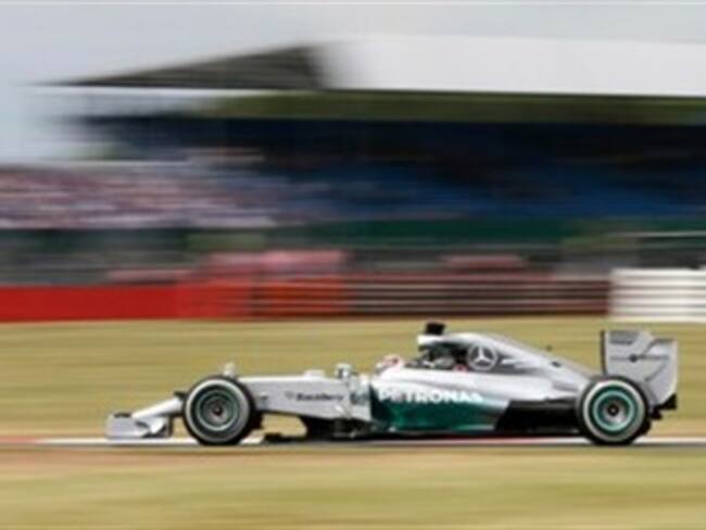 Persigue Alonso a los Mercedes