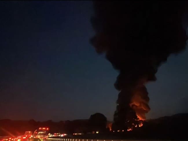 Pipa choca y se incendia en la México-Puebla