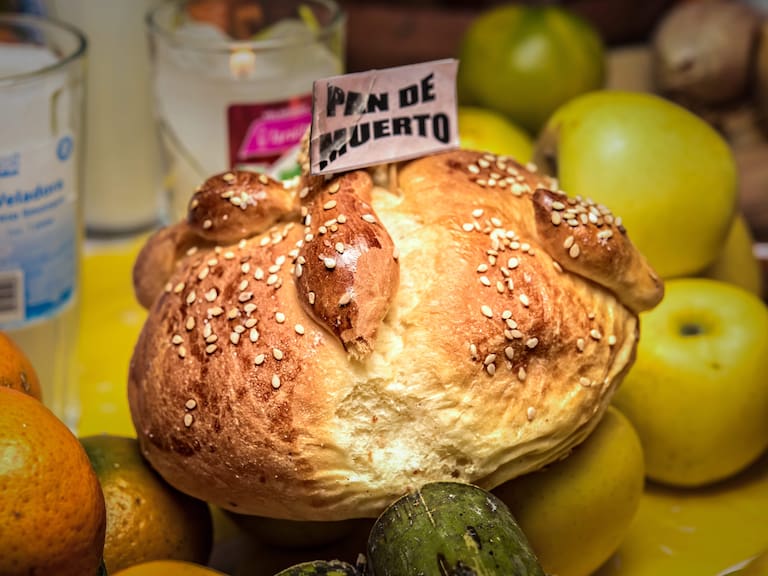Conoce el origen del tradicional pan de muerto y su evolución