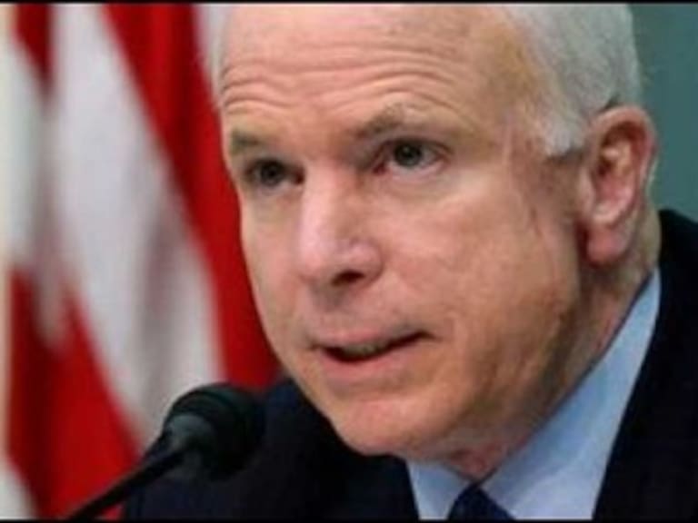 Pide McCain citar a Holder y Napolitano por 'Rápido y Furioso'