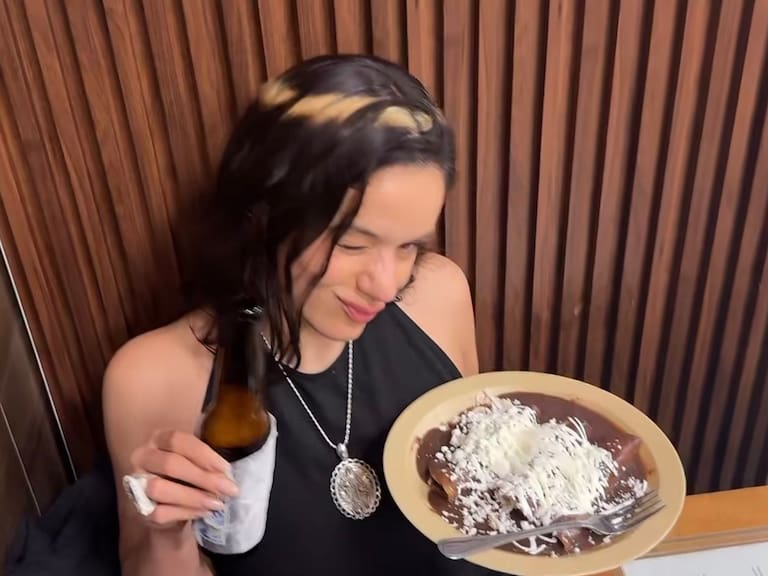 Rosalía en el famoso restaurante Casa de Toño