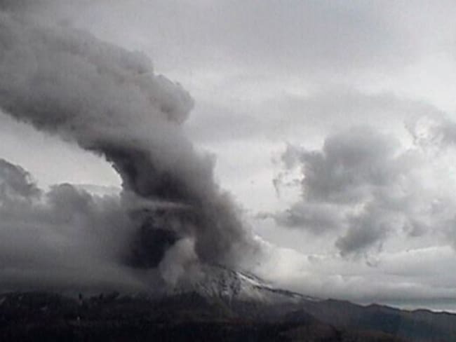 El volcán Popocatépetl registra fuertes explosiones