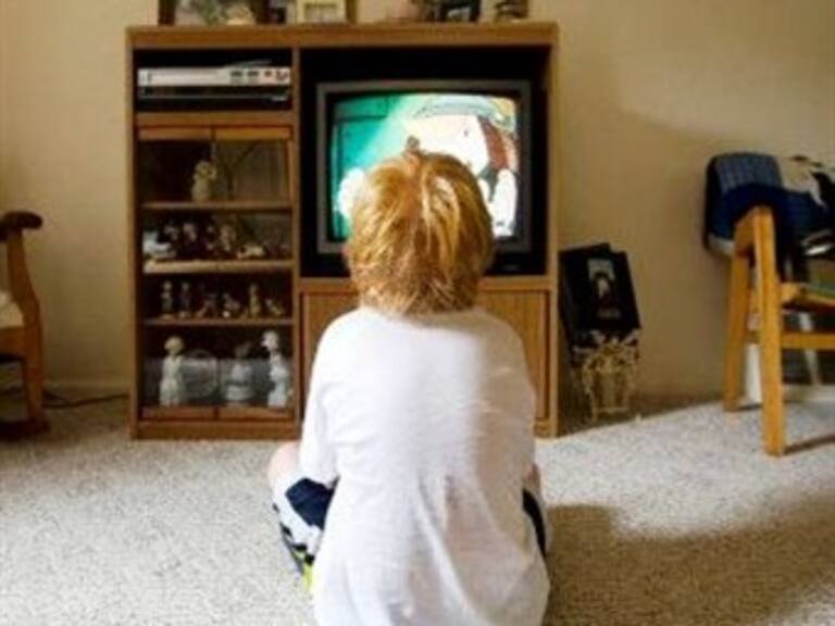 ¡Cuidado! La televisión en dormitorio de los niños influye en su salud
