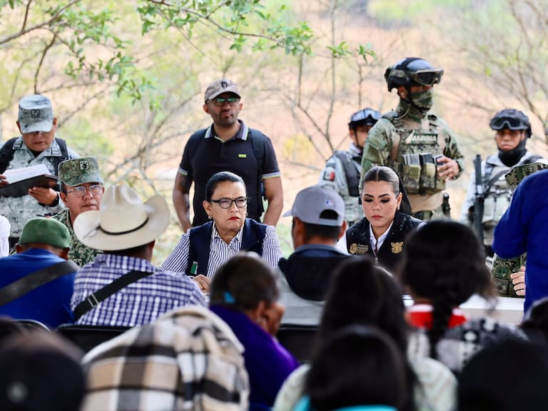 Gobiernos federal y estatal recorren comunidades de Chilapa para atender a familias desplazadas
