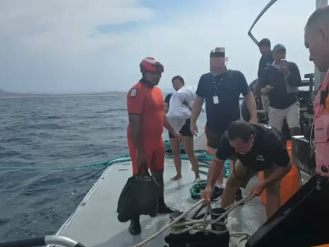 Marina rescata a dos tripulantes de una aeronave Baja California Sur