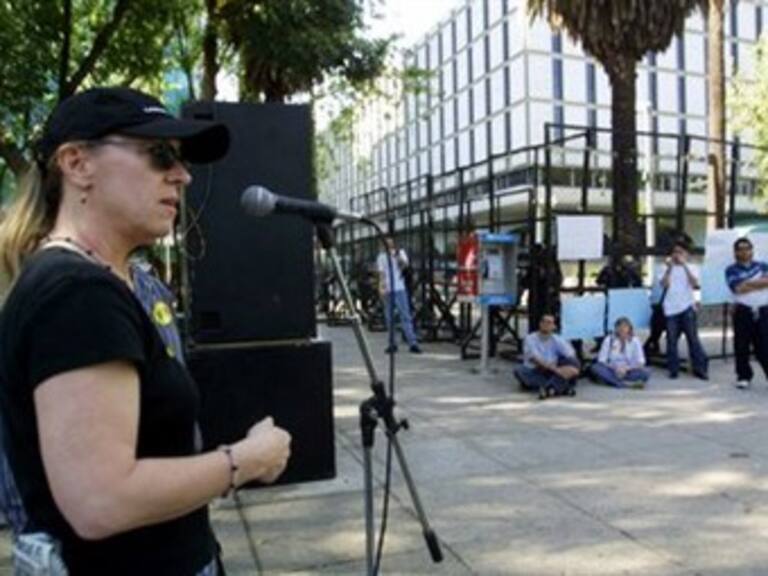 Protestan contra ley de Arizona ante embajada americana