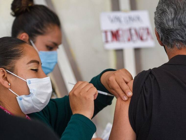 Arranca vacunación contra Covid 19 en México para población vulnerable