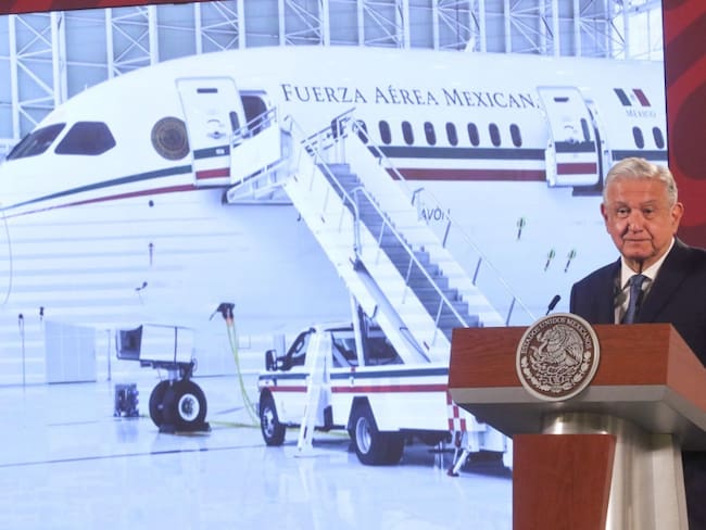 AMLO pidió a Biden intercambiar el avión presidencial por helicópteros