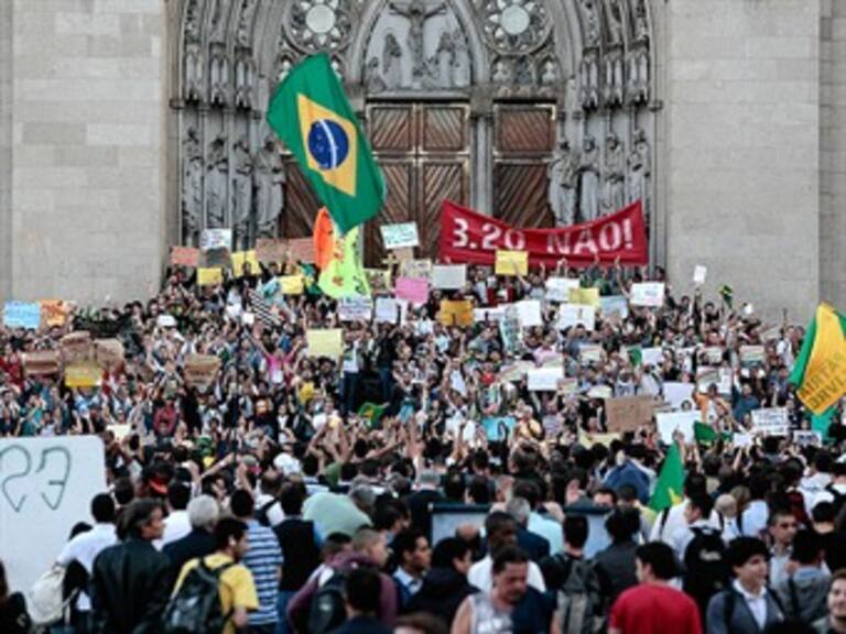 Anulan Río y Sao Paulo aumentos a transporte luego de protestas