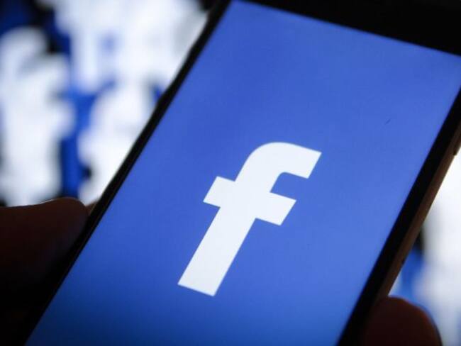 Facebook vuelve a caer