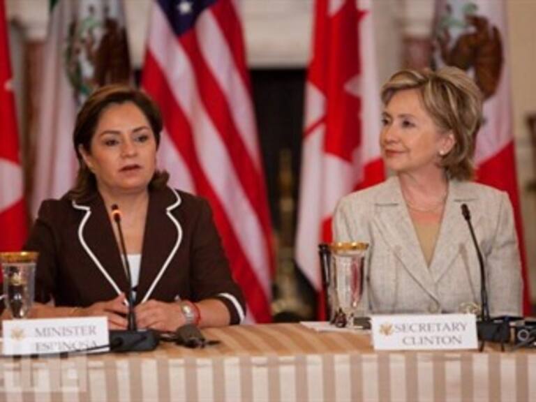 Dialogan Espinosa y Clinton sobre seguridad, narco y cambio climático