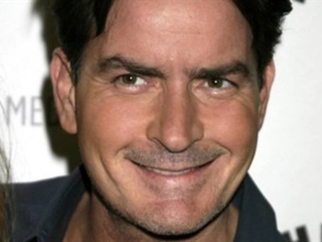 Ovacionan a Charlie Sheen durante su espectáculo en Chicago