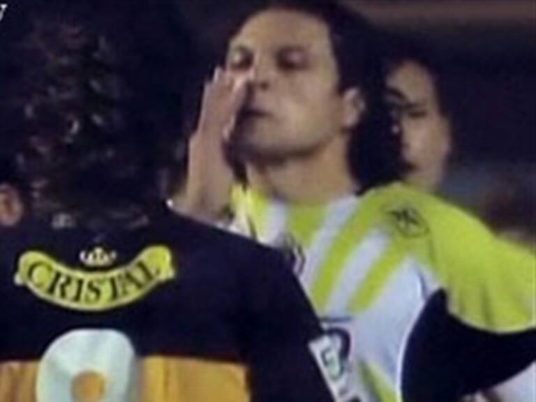 Suspende Conmebol a Héctor Reynoso por escupir a chileno