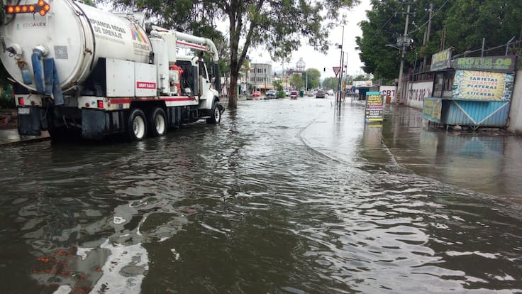 ¡Edomex bajo el agua! Ecatepec colapsa por tormenta y Naucalpan bajo alerta por desborde del Río Hondo