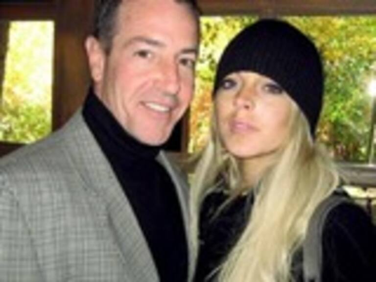 Señala padre de Lindsay Lohan a novia de su hija como drogadicta