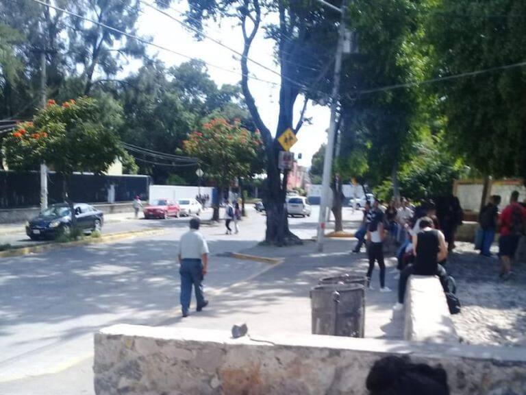 Asaltan a 10 alumnos de UdeG; FEU confirma asesinato de otro alumno de SEMS