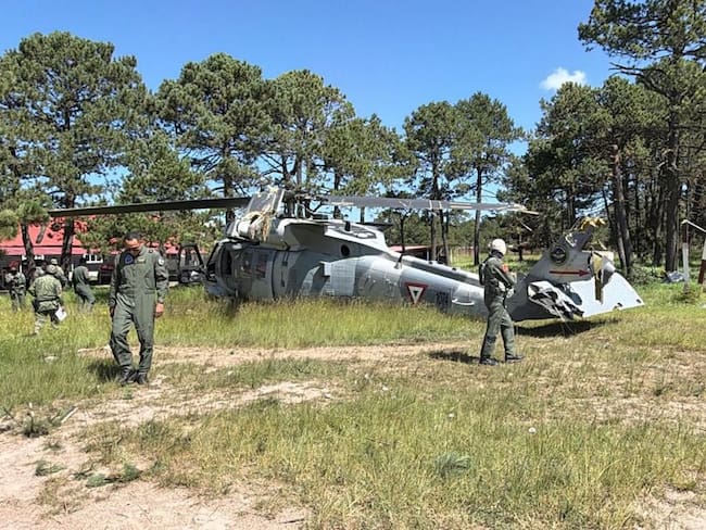 Helicóptero de la Fuerza Aérea Mexicana aterriza de emergencia durante vuelo en Durango