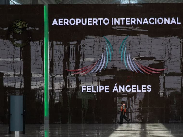 López Obrador negocia pasar vuelos de carga al AIFA para aligerar AICM