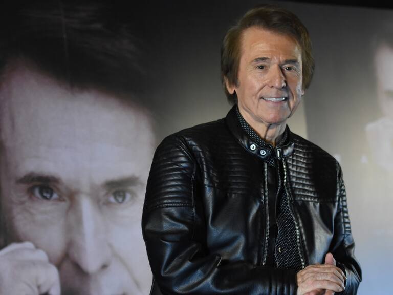 Raphael está hospitalizado: Lo trasladan de emergencia por esta razón