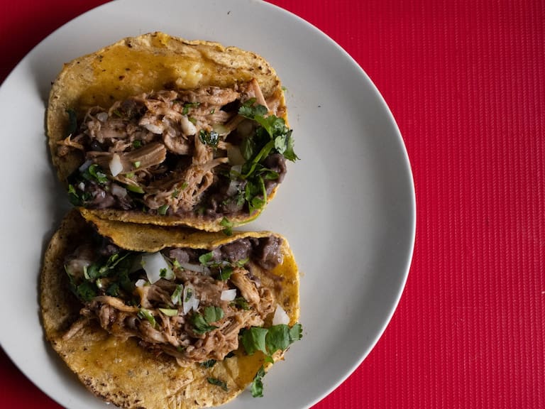 Receta fácil para preparar tacos de suadero tipo taquería. Getty Images