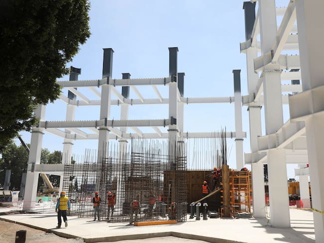 Sheinbaum propone que la SICT construya y rehabilite escuelas y hospitales