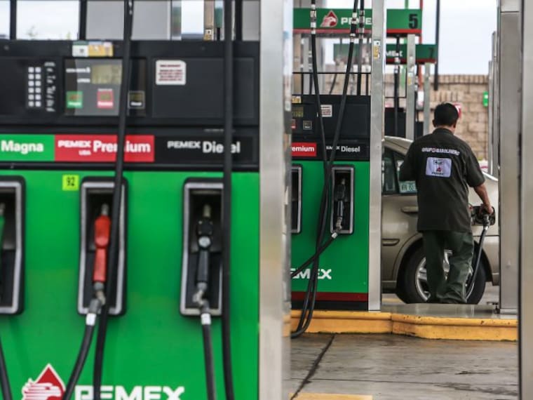 Especialistas predicen aumento en el precio de la gasolina para el 2017