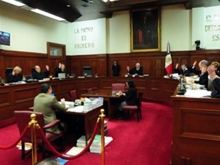 Mexicanos gastan más de lo que ganan