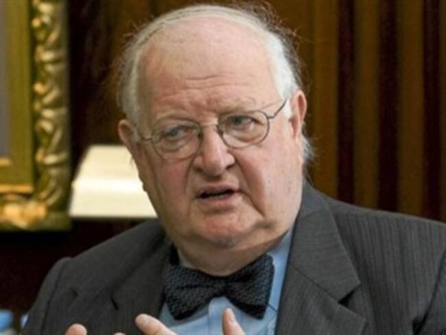 ​Otorgan Premio Nobel de Economía a británico-estadounidense