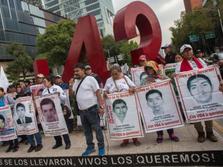 Mario Patrón, director del Centro de Derechos Humanos Miguel Agustín Pro Juárez, nos cuenta sobre decisión del Tribunal de echar abajo creación de Comisión de la verdad de Ayotzinapa