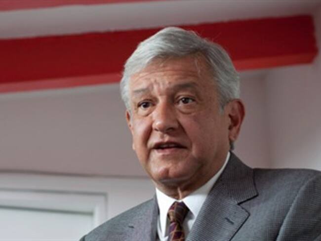 Entrega AMLO nuevo spot al IFE