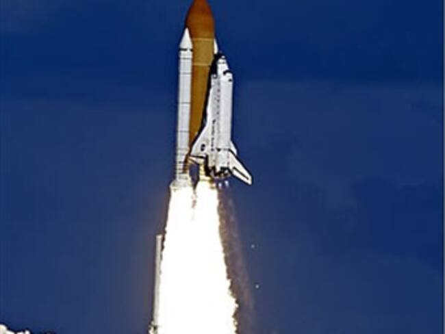 Lanzan transbordador Atlantis