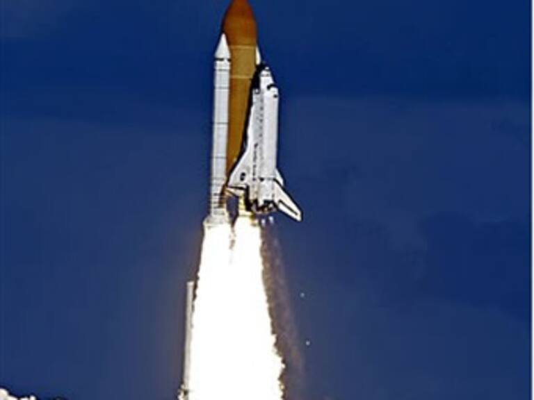 Lanzan transbordador Atlantis