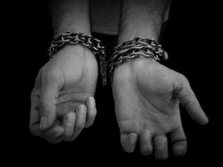 Mujer es encadenada y obligada aplanchar durante 2 años