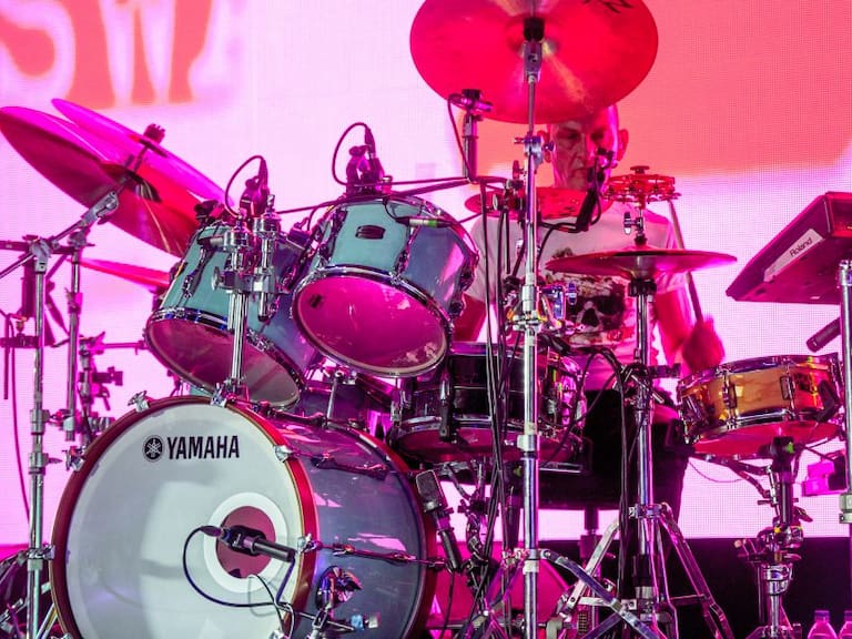 La ciencia lo confirma: bateristas son los más inteligentes en una banda